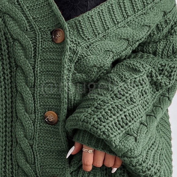 Oversized Green Cable Knit Cardigan Long Sleeves Hip Length Buttoned - Picture 7 of 11